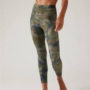 Athleta Salutation Stash 7/8 Tight